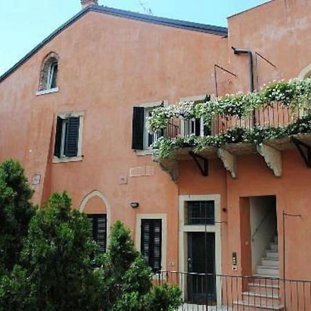 Abbraccio Di Verona Bagian luar foto